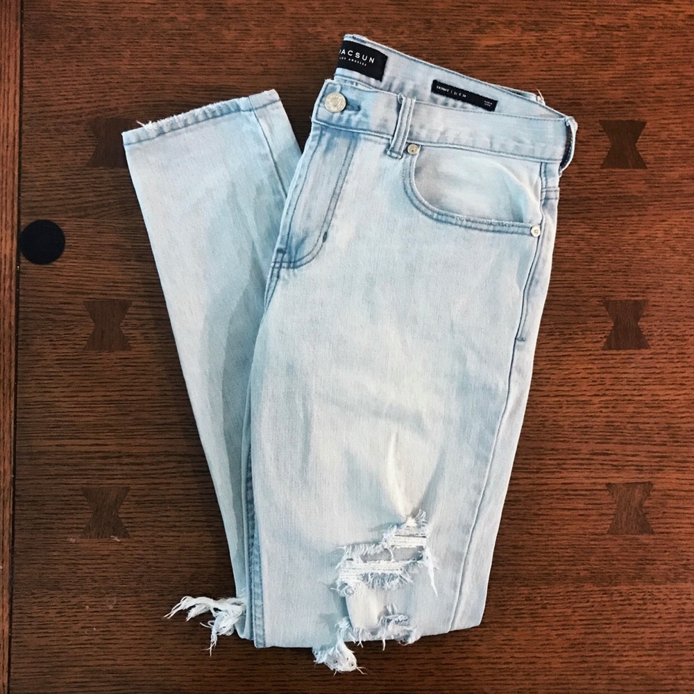 🛍 32:30 PacSun light washed blown out jeans